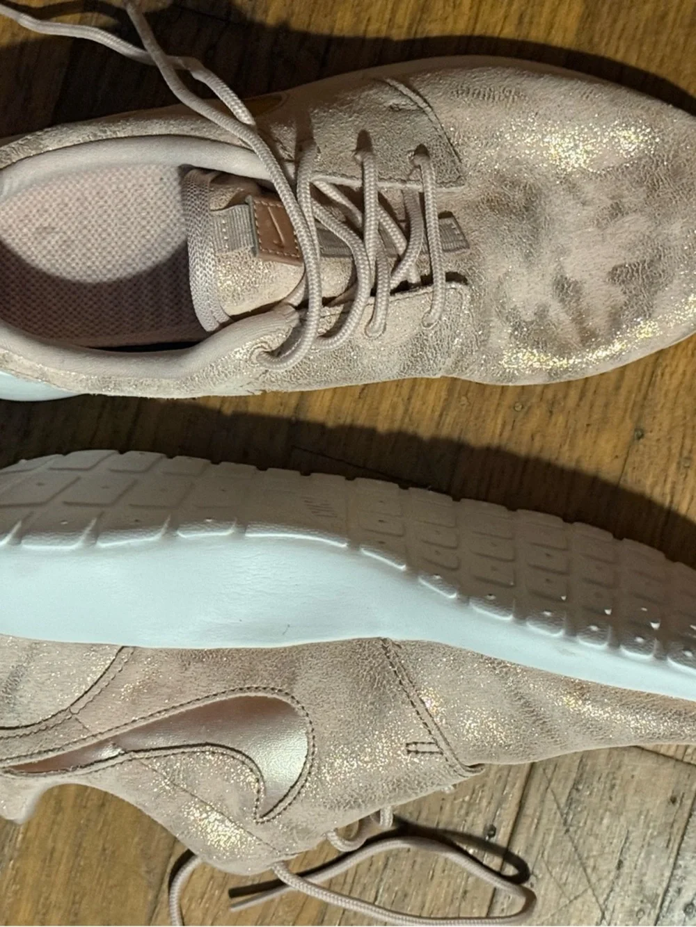 Nike RUN Roche Rose Gold Running Sneakers - Picture 2 of 7